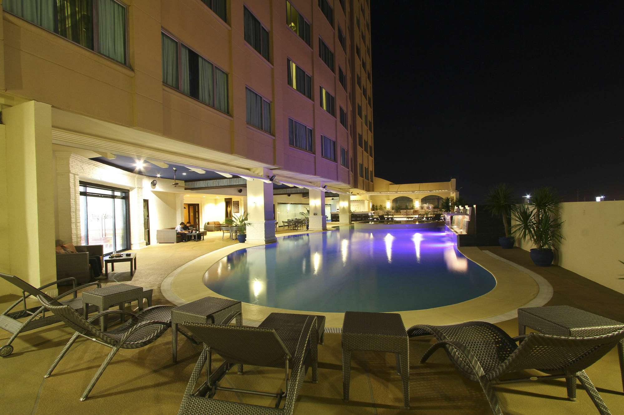 Hotel The Bellevue Manila Muntinlupa City Zewnętrze zdjęcie